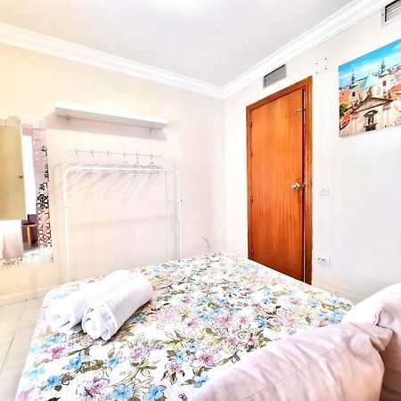 Budget And Cute Rooms With Balcony Sevilla Center Exteriér fotografie