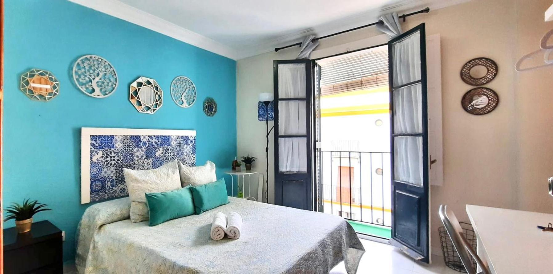 Budget And Cute Rooms With Balcony Sevilla Center Exteriér fotografie