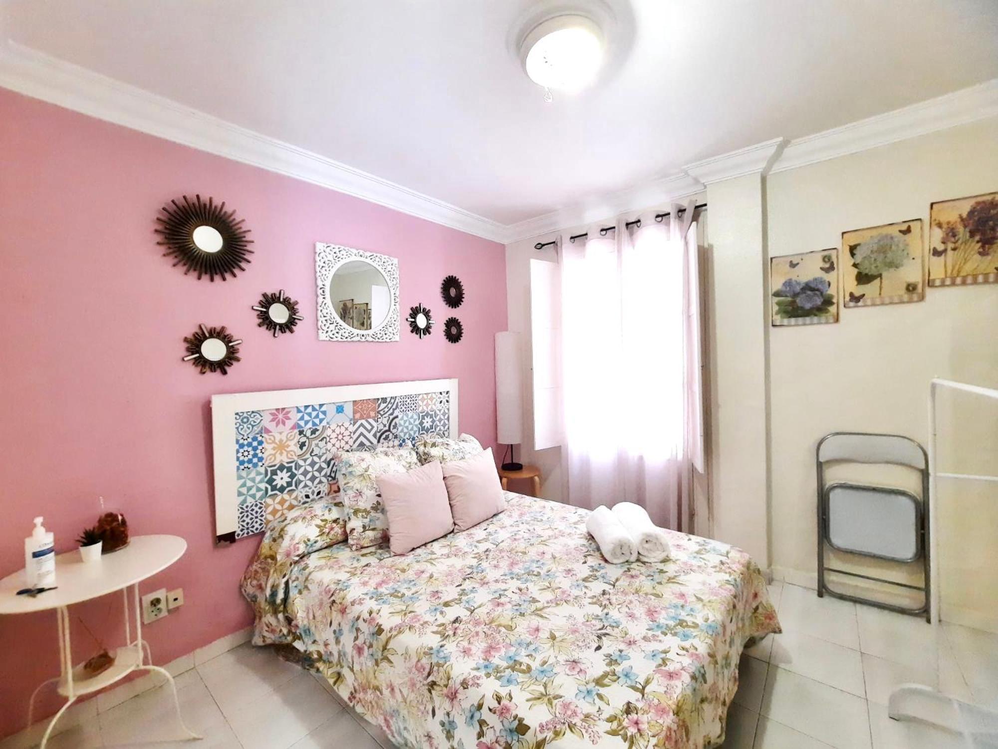 Budget And Cute Rooms With Balcony Sevilla Center Exteriér fotografie