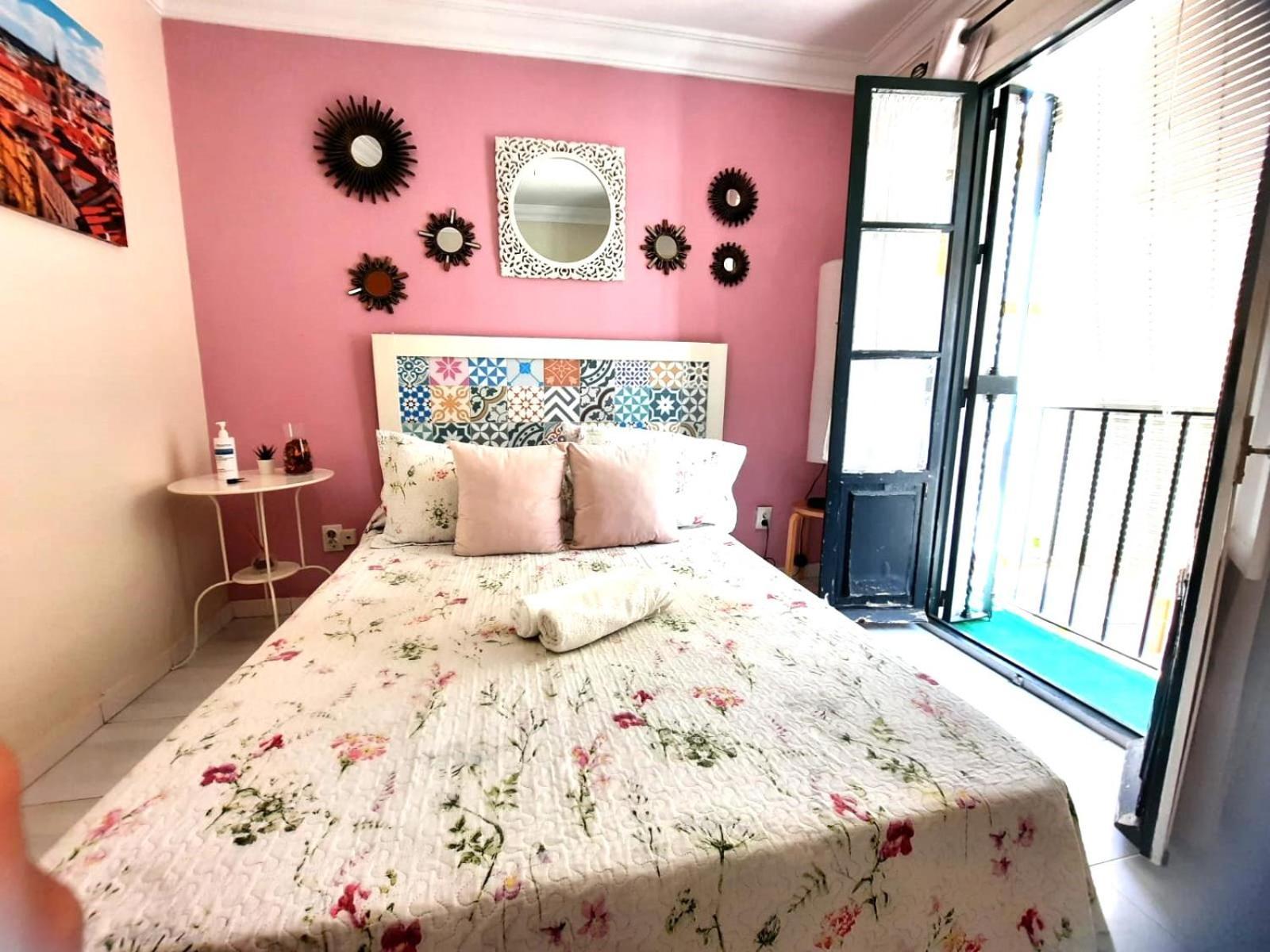 Budget And Cute Rooms With Balcony Sevilla Center Exteriér fotografie