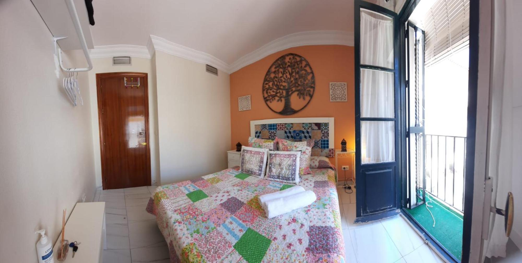 Budget And Cute Rooms With Balcony Sevilla Center Exteriér fotografie