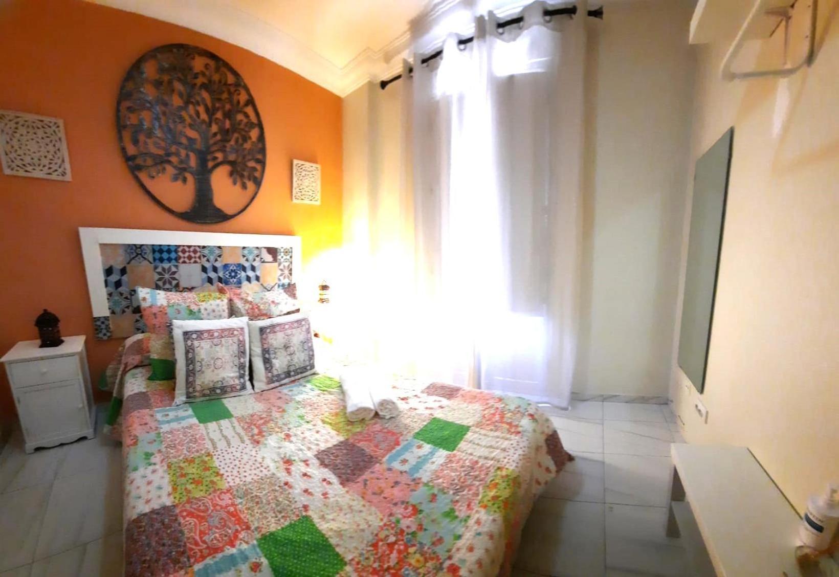 Budget And Cute Rooms With Balcony Sevilla Center Exteriér fotografie