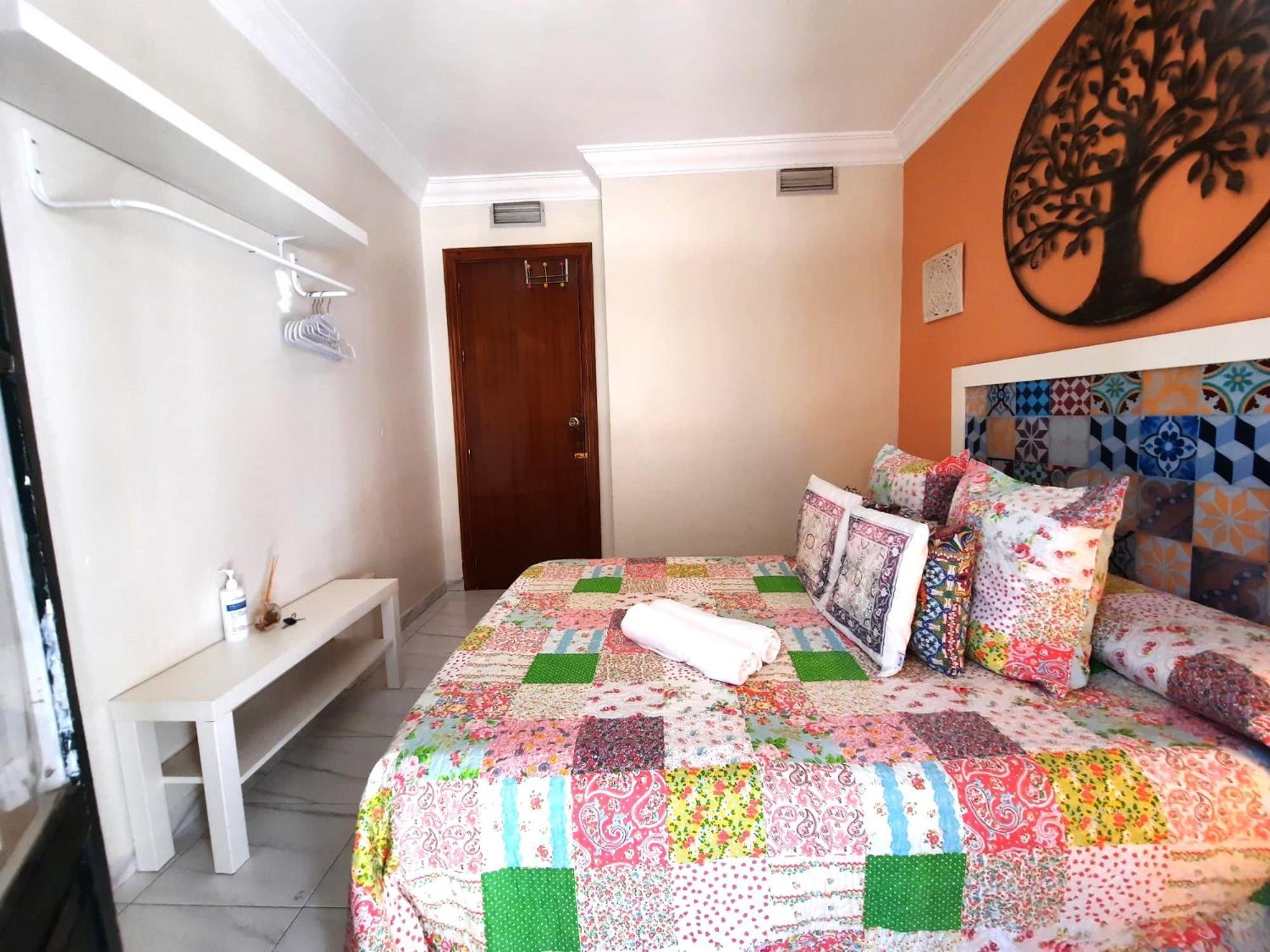 Budget And Cute Rooms With Balcony Sevilla Center Exteriér fotografie